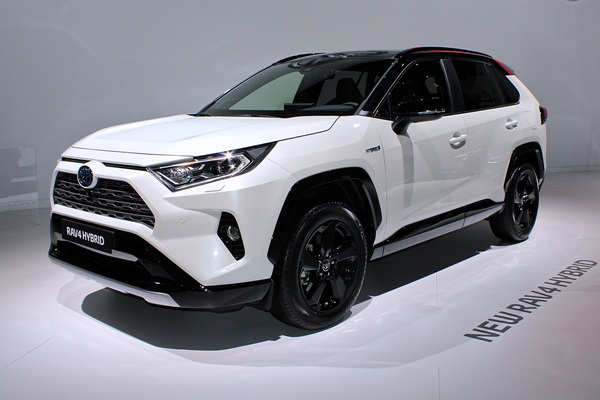 RAV4のスタッドレスタイヤ225/65R17最安値価格は？ | スタッドレス